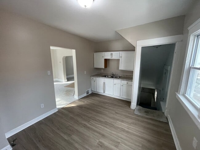 Building Photo - Section 8 & EDEN Accepted – Move-In Ready Comfort for Your Next Chapter in Cleveland!