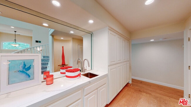 Building Photo - 4950 Densmore Ave