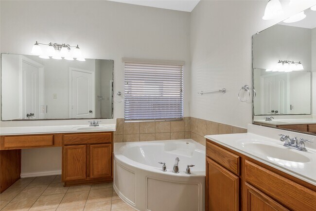 Building Photo - 24322 Bella Florence Dr