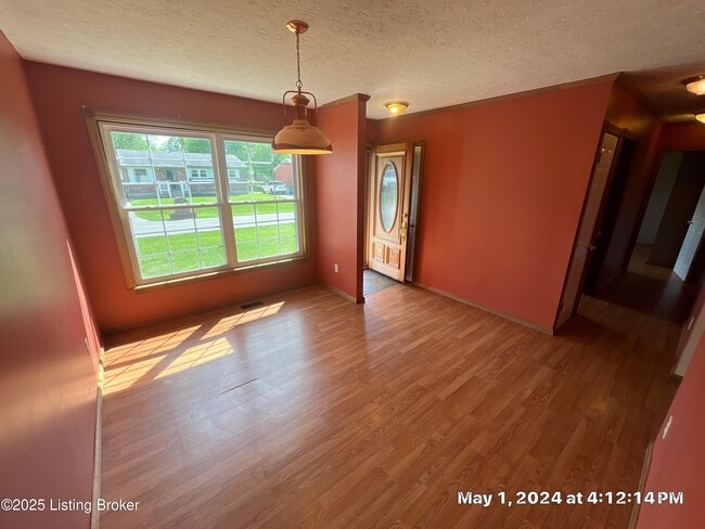 Building Photo - 230 S Circlecrest Dr