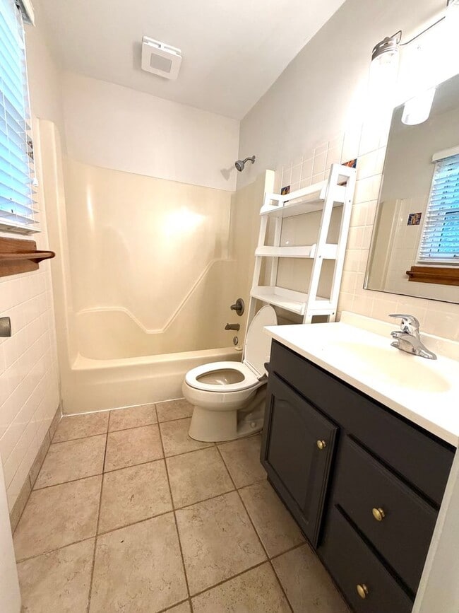 Building Photo - 4490 Lookout Rd