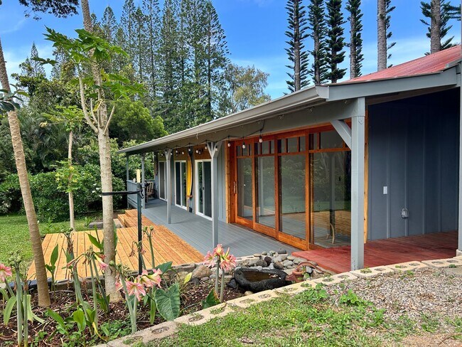 Building Photo - Brand New Luxury Furnished 3 bed 2 bath Ho...
