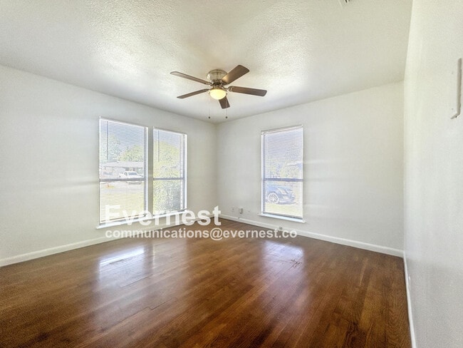 Building Photo - 618 Pilgrim Dr