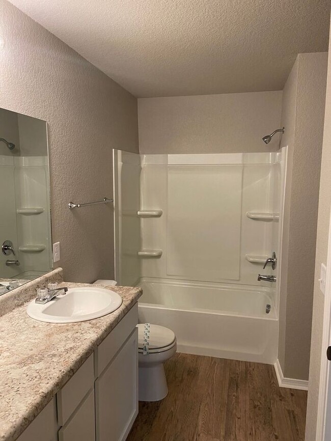 Building Photo - *Pre-leasing* Three Bedroom | Two Bath Hom...