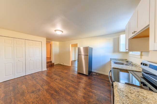 Building Photo - NOW AVAILABLE!!  Remodeled Unit in East Na...