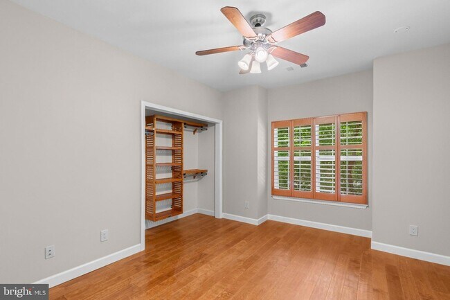 Building Photo - 1701 Lake Shore Crest Dr