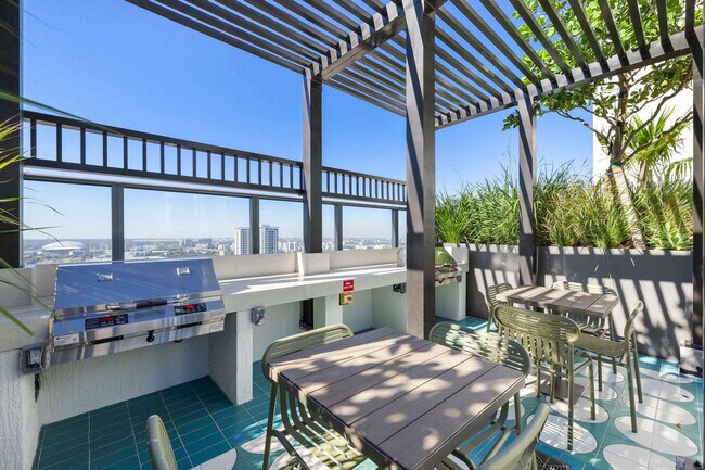 Building Photo - 11 NE 6th St