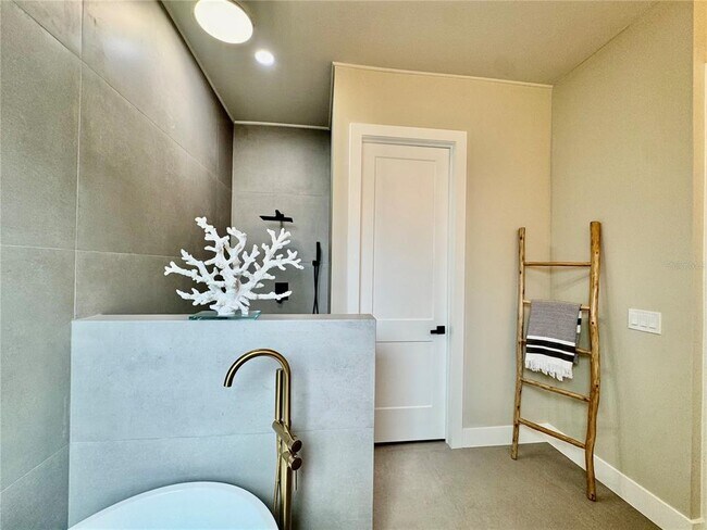 Building Photo - 56 Columbia Ln