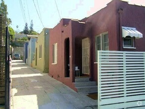 Building Photo - 944 Hyperion Ave