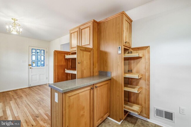 Building Photo - 18724 Bloomfield Rd