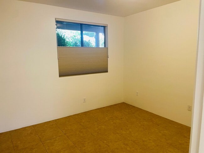 Building Photo - 520 Jordan Rd