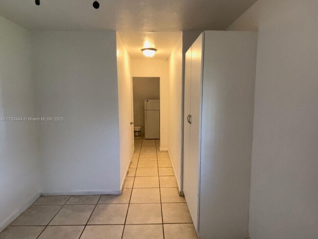 Building Photo - 919 NW 23rd Ct