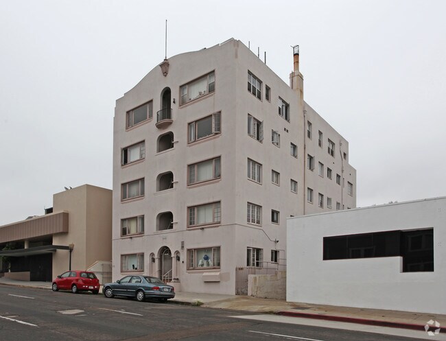 Primary Photo - 2125 5th Ave