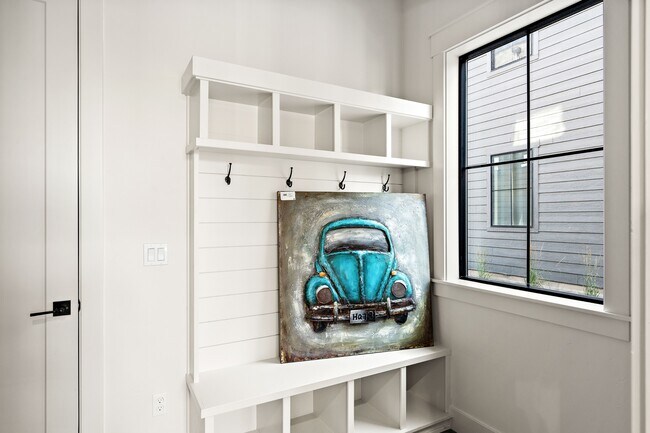 Building Photo - 2440 W Iron Coop St