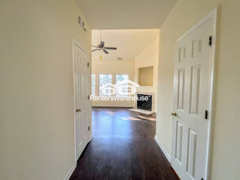 Building Photo - 3711 Bay Crescent