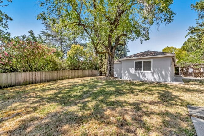 Building Photo - 520 Dawkins Dr
