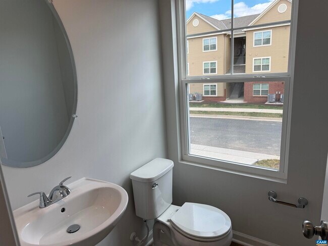 Building Photo - 99 Oldfield Dr