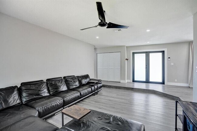 Building Photo - 6411 SW 6th St