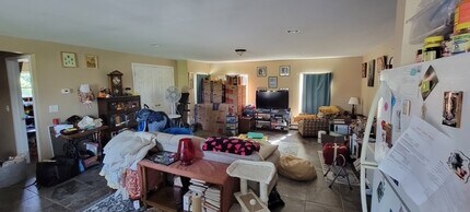 Building Photo - 1058 NY-222