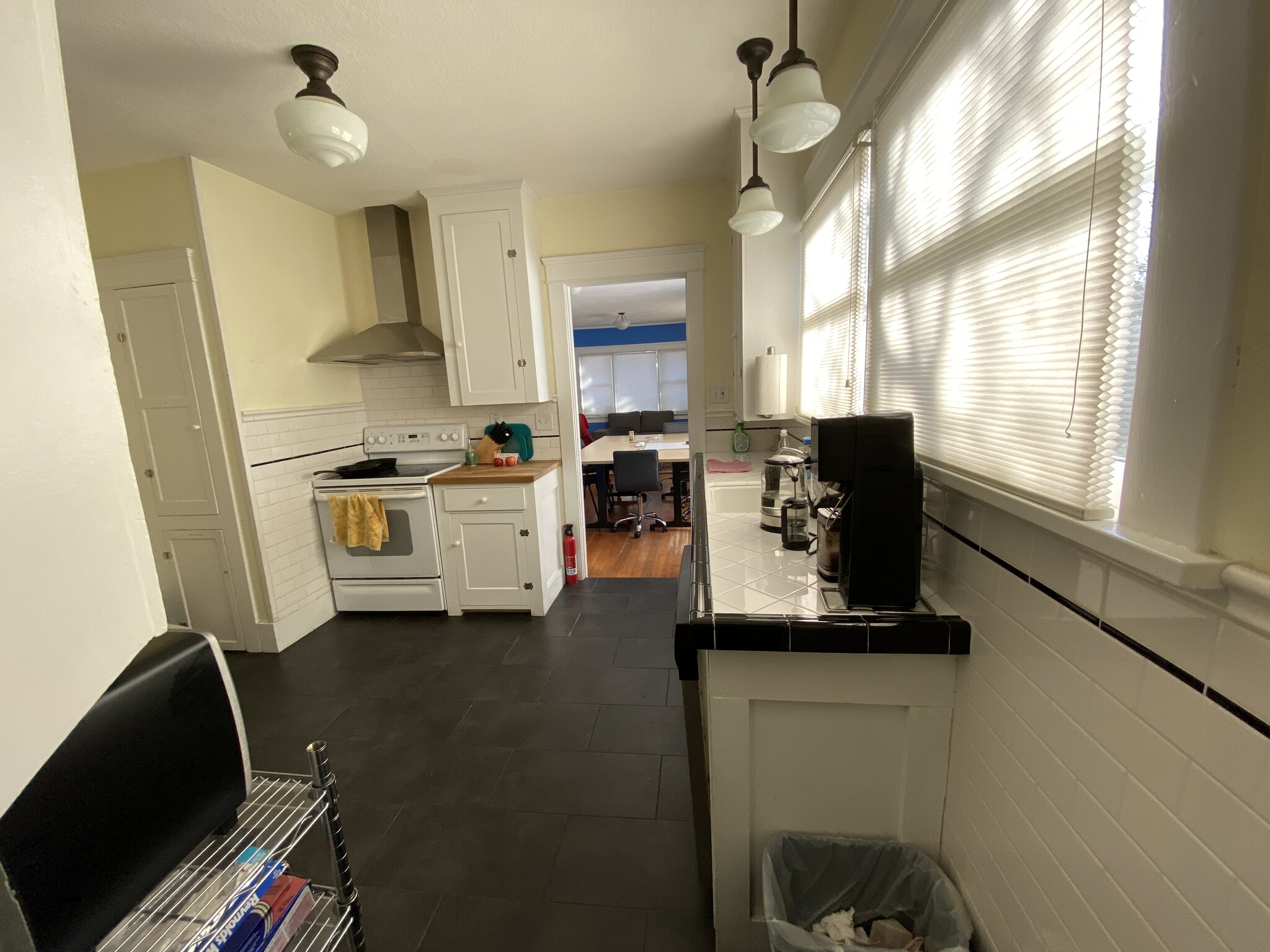 Kitchen Stove - 1529 N Killingsworth St