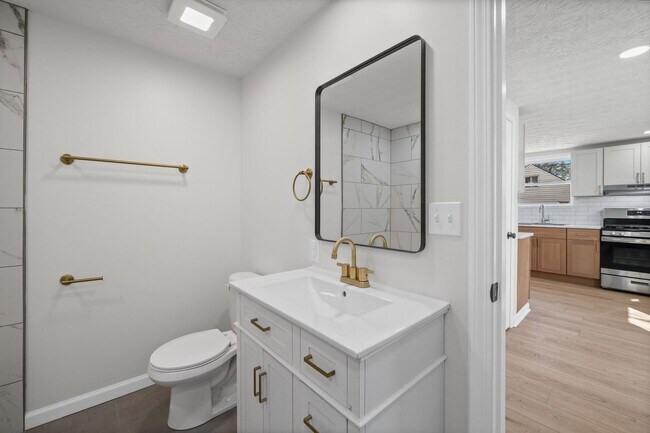 Building Photo - COMPLETELY RENOVATED 4BR HOME - MOVE-IN SPECIAL