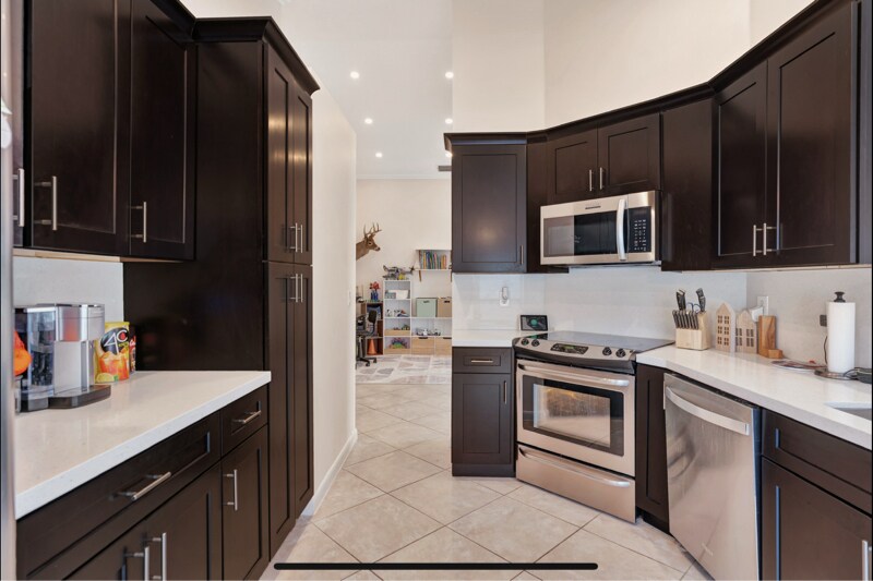 Building Photo - 1048 Siena Oaks Cir E