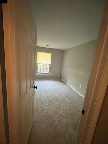 bedroom 1 - 207 Cross Pointe Ct