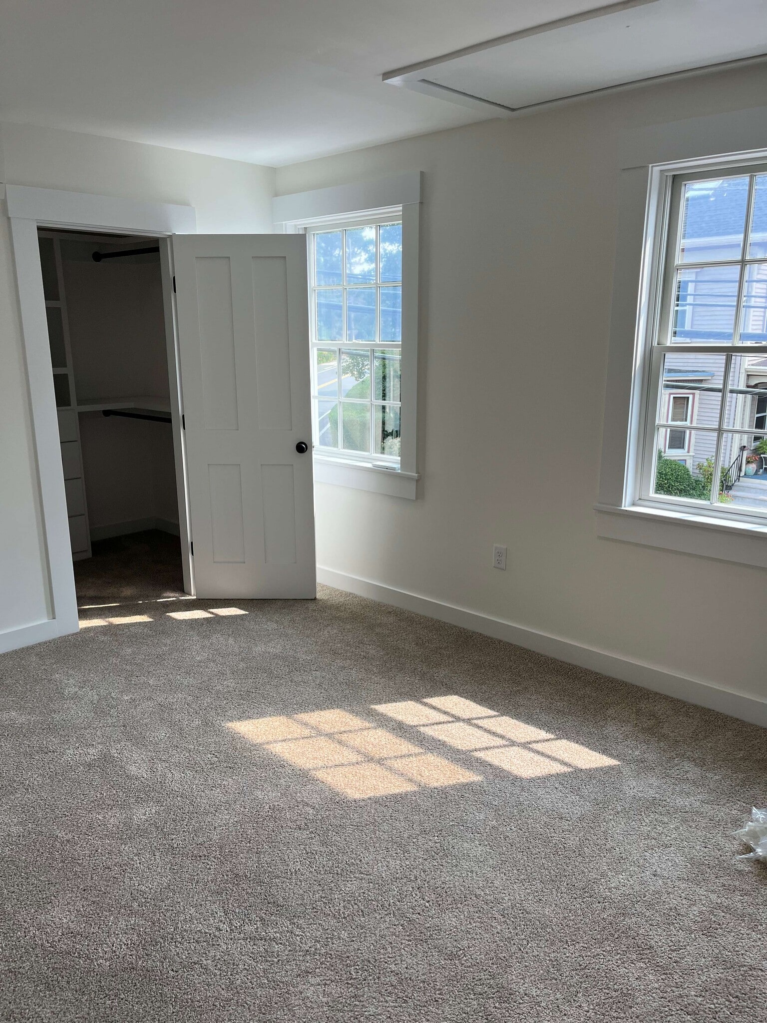 Building Photo - 169 E Main St