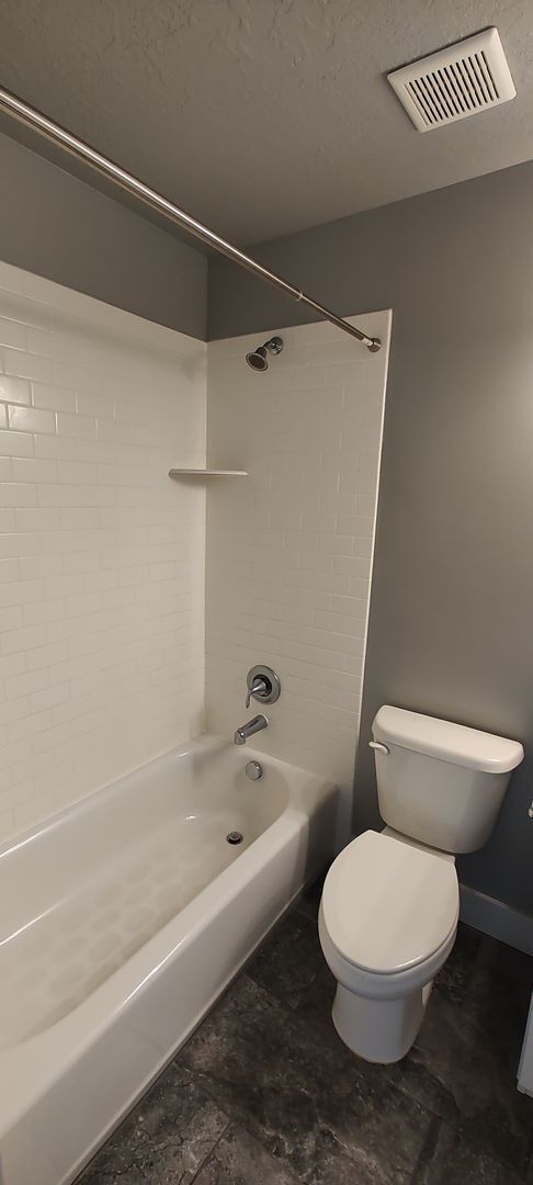 Building Photo - GORGEOUS Downtown Unit!!!