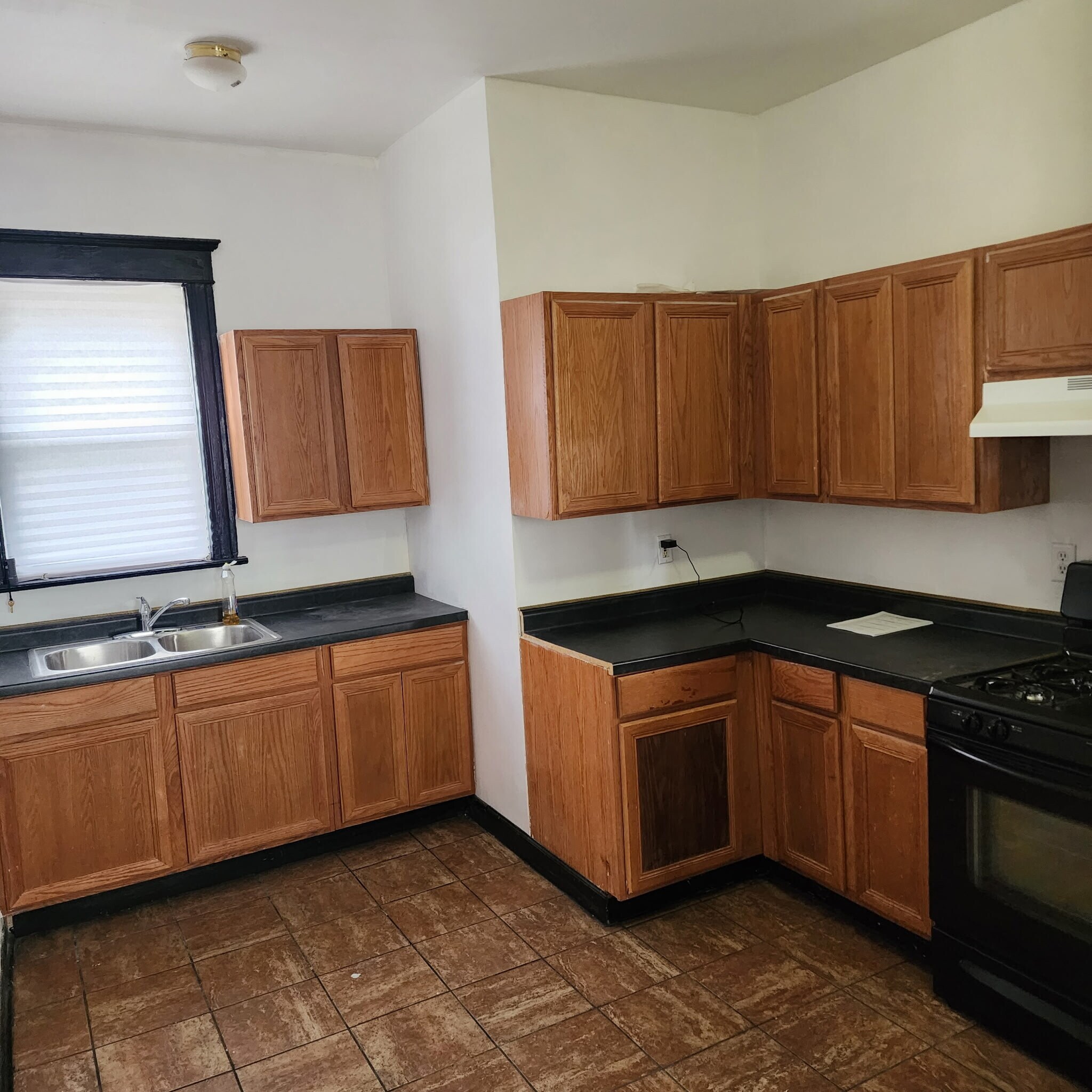 Building Photo - 1528 Thorn St