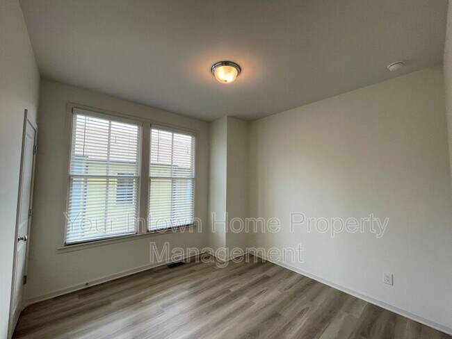 Building Photo - 717 Perch Pl