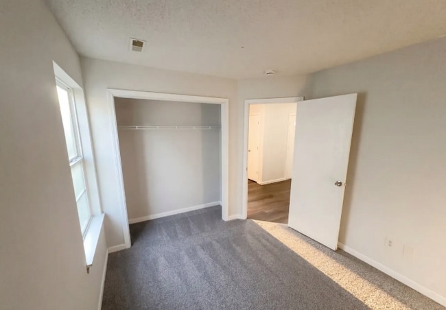 Building Photo - 6654 Hazelhatch Dr