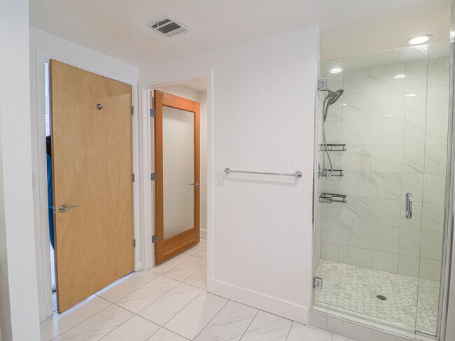 Building Photo - 575 Elm Ave