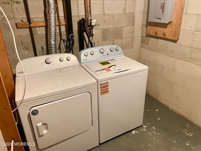 Building Photo - 44 Racquet Rd