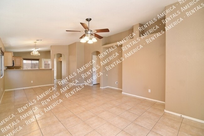 Building Photo - 865 E Impreria St