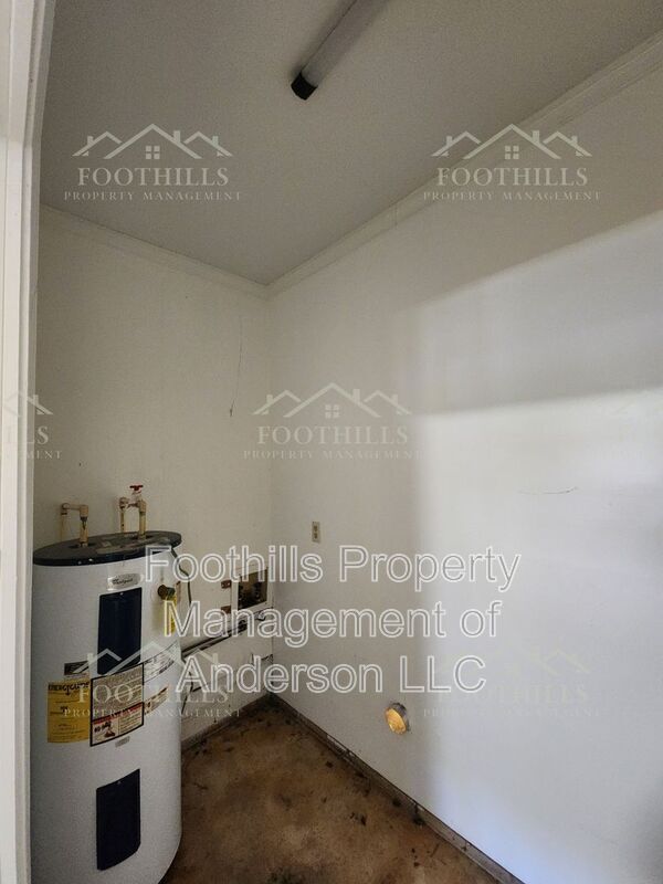 Building Photo - 211 Brady Cir