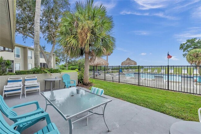 Building Photo - 425 Windrush Bay Dr