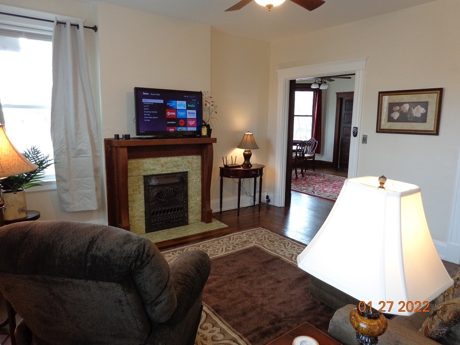 Decorative FP. View to DR - 3003 Junietta Ave