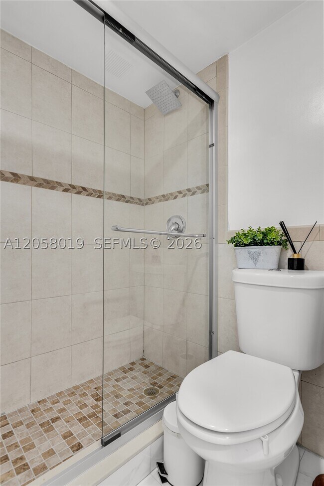 Building Photo - 6201 SW 138th Ct