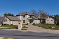Building Photo - 132 Lakeway Dr