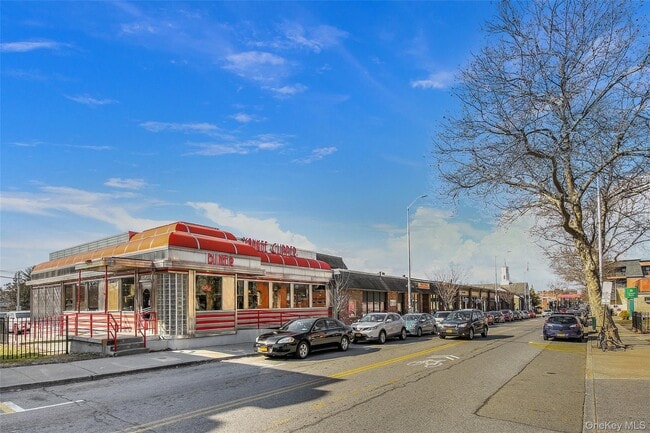 Building Photo - 32 Ackerman St