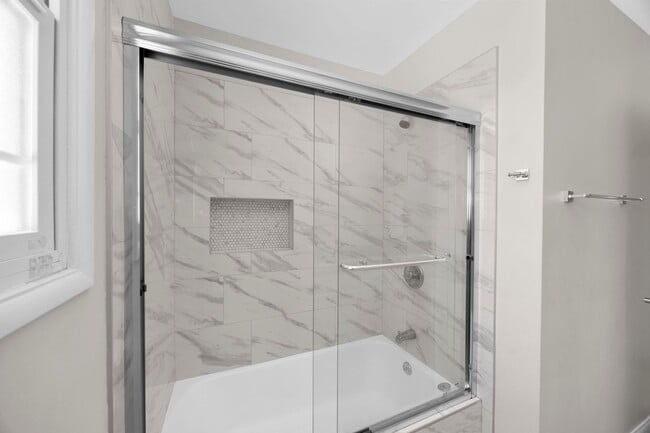 Building Photo - 3 Bedroom and 2 Bathroom – Close to CSULB ...