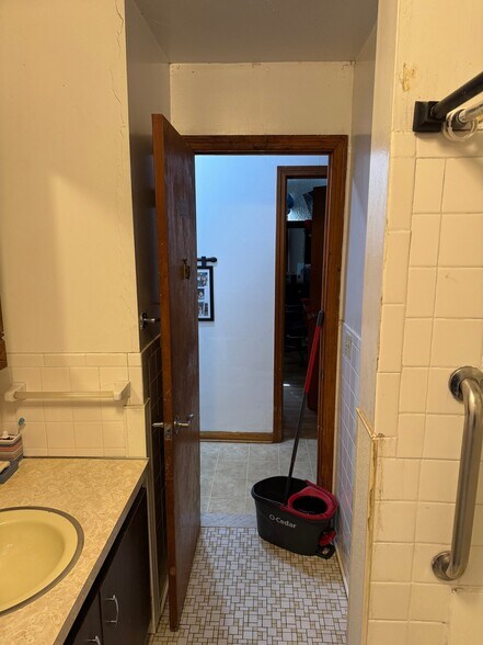 Building Photo - 98 Hartley Dr