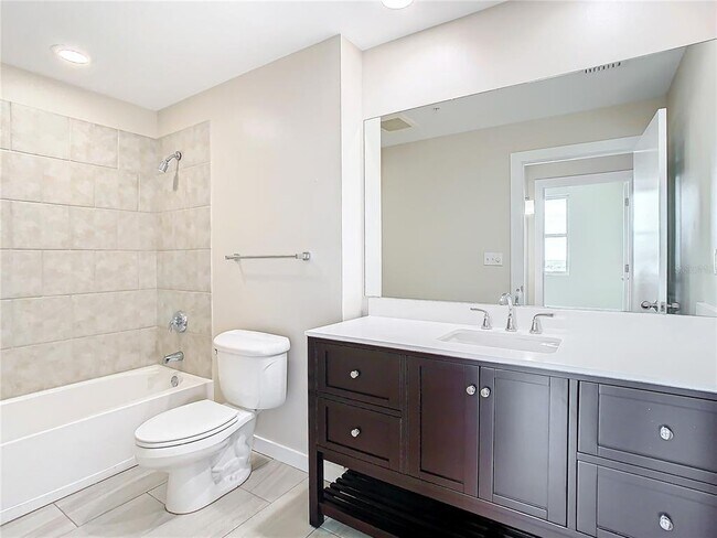 Building Photo - 1208 E Kennedy Blvd