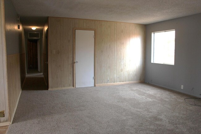 Building Photo - 817 W Gilmore St