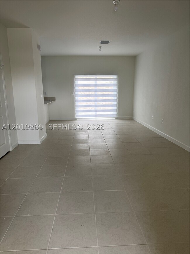 Building Photo - 2671 SE 25th Ave