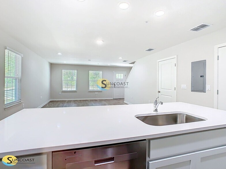 Building Photo - 3821 SW 43rd Ct