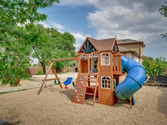 Building Photo - 318 Parkwest Dr