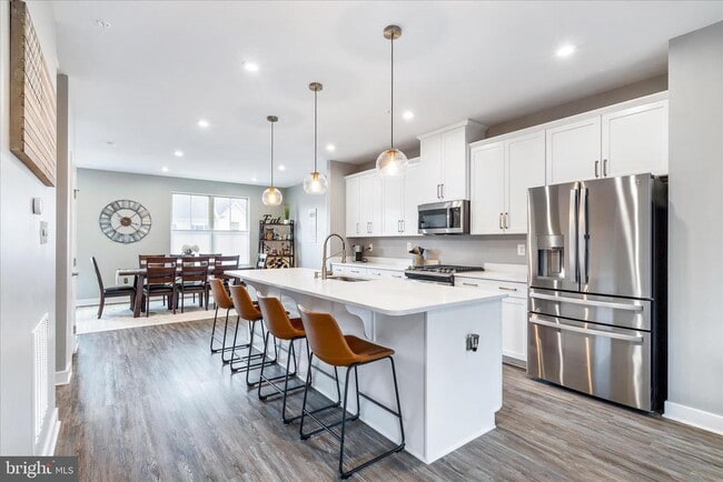 Building Photo - 5924 Pecking Stone St