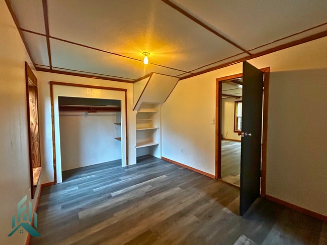 Building Photo - Peaceful Home Among the Evergreens in Eddy...